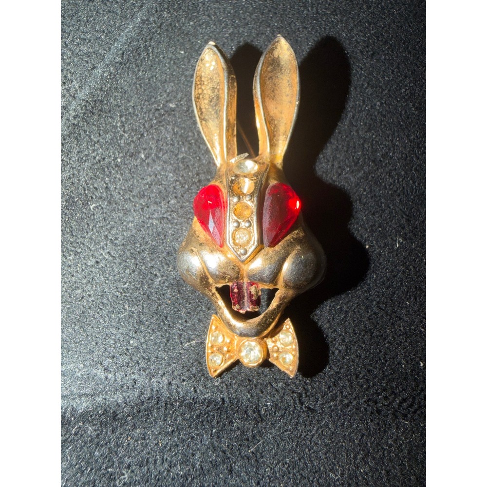 Vintage Bugs Bunny Rabbit Brooch Gold Tone Red Rhinestone Eye Character Pin